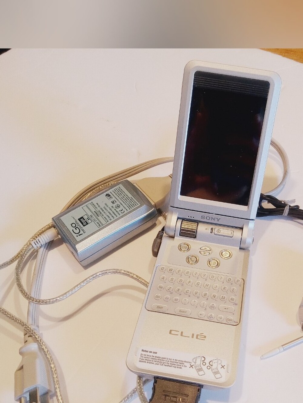 Vintage Sony Clie Handheld PEG-NX70V/U Bundle SCREEN IS CRACKED Does Turn On.